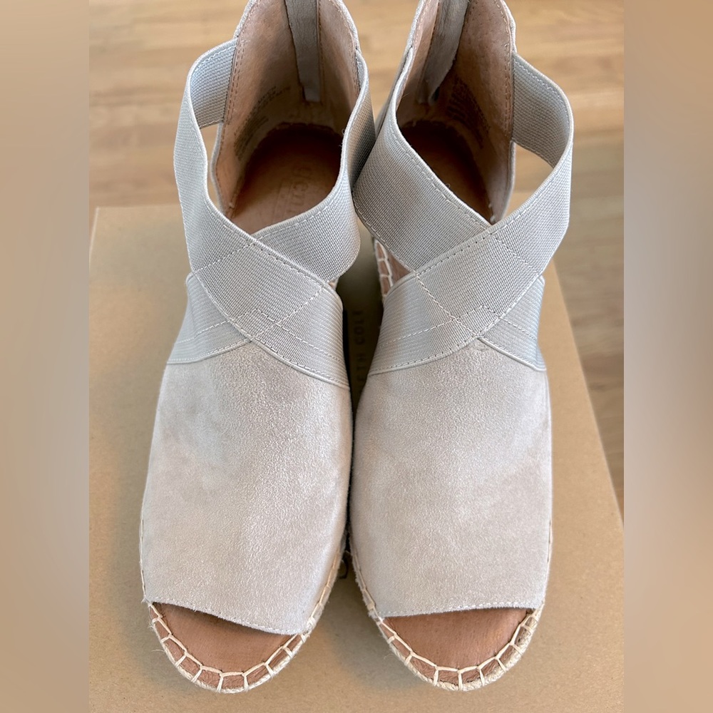 Gentle Souls Colleen Cross Elastic Sandal | Size 7.5 Color: Mushroom